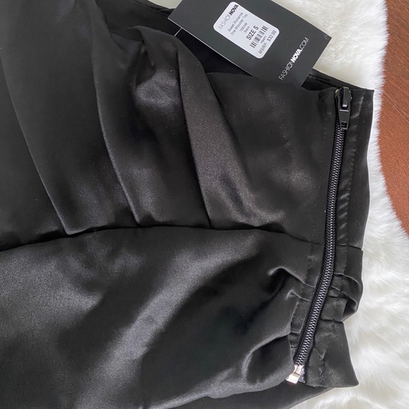 🔴SOLD FashionNova One shoulder satin blouse - Picture 3 of 4